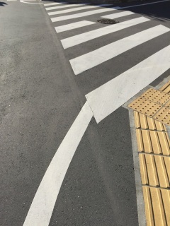 ΂